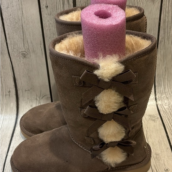 Koolaburra by UGG Brown Suede Winter Boots with Fur Accents bow details - Picture 3 of 6